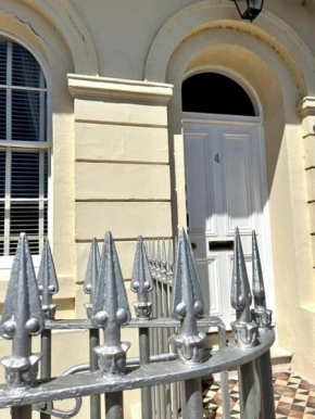 Elegant Regency Apartment by the sea, Torquay